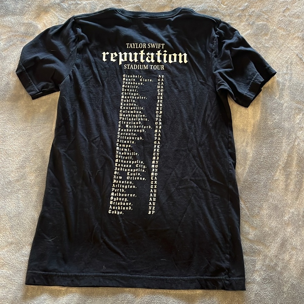 Taylor Swift Reputation Tour Tee - Picture 2 of 2